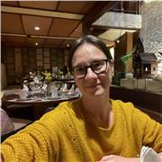 Profesora de hatha vinyasa, yin yoga, yoga terapeutico y restaurativo, yoga oncológico y yoga para niños. Terapeuta emocional (reiki, terapia regresiva, kinegenealogia, esencias)